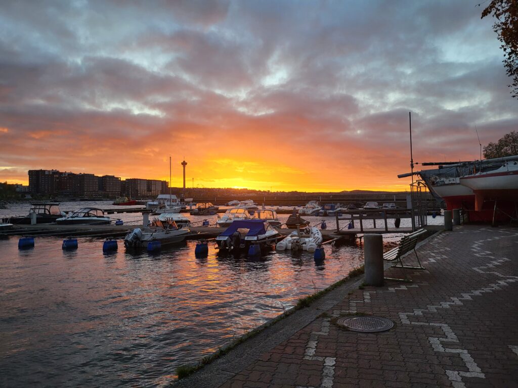 Zonsondergang bij de haven